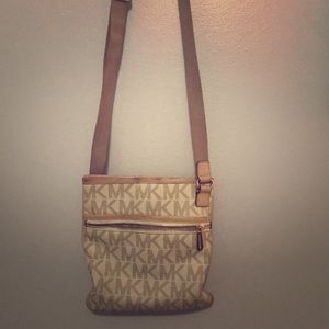 💥PRICE DROP Michael Kors cross body
